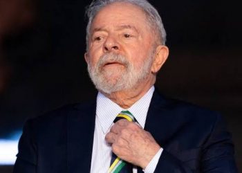Ex-presidiário Lula negocia ministérios para atrair aliados