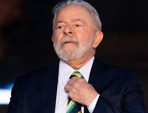 Ex-presidiário Lula negocia ministérios para atrair aliados