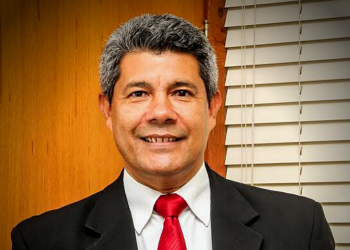 O candidato do PT para disputar o governo é o secretário que ajudou a destruir a educação da Bahia