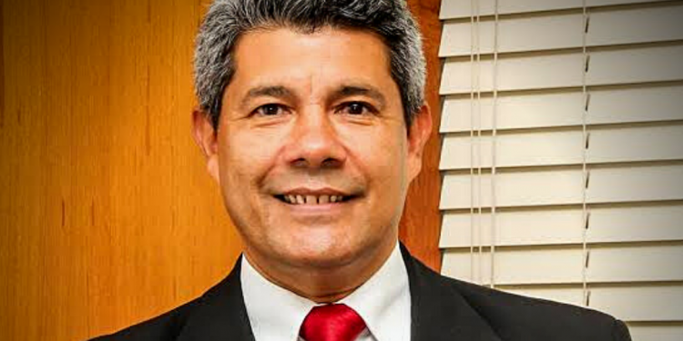 O candidato do PT para disputar o governo é o secretário que ajudou a destruir a educação da Bahia