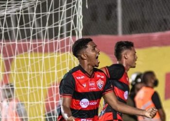 Vitória vence a primeira na Série C
