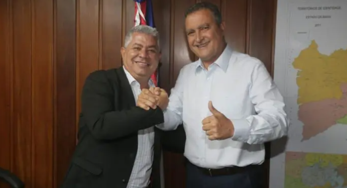 Prefeito recebe R$ 22 milhões de Rui Costa e anuncia apoio a Jerônimo