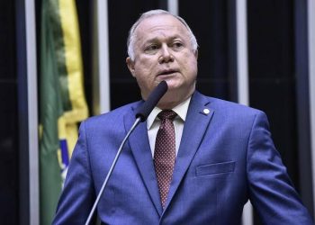 Deputado acusa Rui Costa de pressionar imprensa para não divulgar pesquisas eleitorais