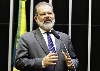 Filha de Marcelo Nilo demitida grávida vai entrar na Justiça contra governo do Estado