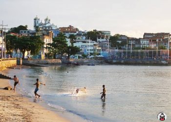 Dois corpos são encontrados na praia da Ribeira, em Salvador