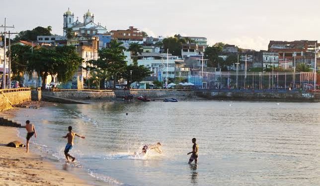 Dois corpos são encontrados na praia da Ribeira, em Salvador