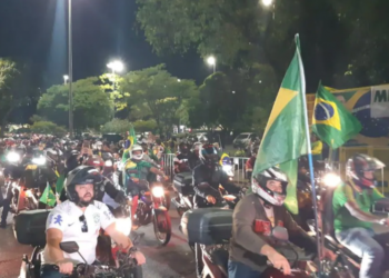 “Motociata” de Bolsonaro chega a BH e leva multidão às ruas