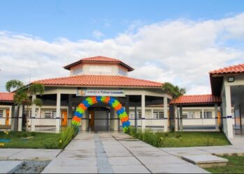 Prefeita Daiane entrega escola padrão FNDE em comunidade rural de Itatim