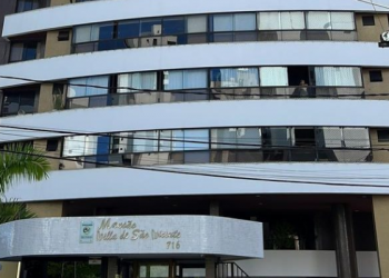 Médico é encontrado morto com marcas de tiros dentro de apartamento no Caminho das Árvores