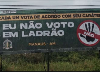 Outdoor no Amazonas dribla proibição judicial e causa polêmica