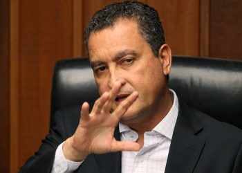 Após morte de PMs, Rui autoriza concurso público com 2 mil vagas para PMBA e compra de mil fuzis