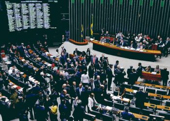 Câmara aprova teto de 17% para o ICMS sobre energia elétrica, combustíveis e gás natural