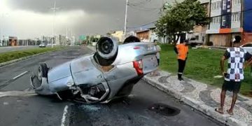 Mulher morre em acidente de carro na Boca do Rio, em Salvador