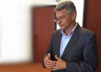 Simões Filho: TCM multa o prefeito Dinha por irregularidades em certame