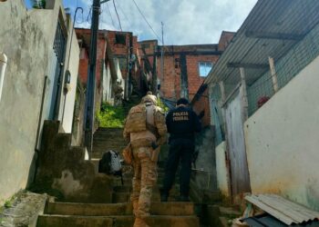Polícia Federal deflagra operação para combater furto em agência da Caixa em Salvador