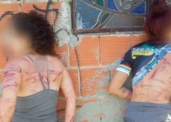 Mulheres são chicoteadas por membros de facção criminosa após roubo em comunidade