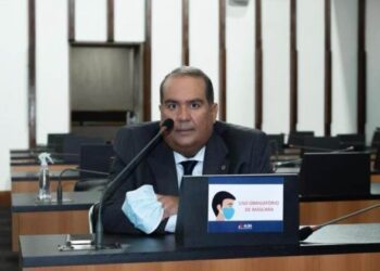 Deputado Sandro Régis cobra redução do ICMS sobre os combustíveis