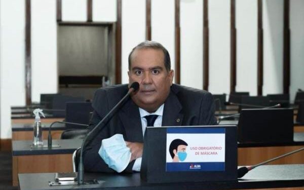 Deputado Sandro Régis cobra redução do ICMS sobre os combustíveis