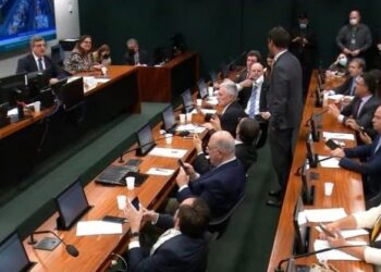 URGENTE! Esquerda tenta impedir o reajuste do Auxílio Brasíl, Auxílio Gás, Auxílio Caminhoneiro e Taxista