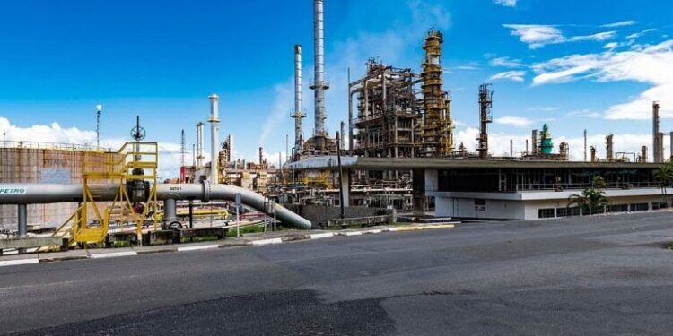 Bahia: Acelen aposta na produção de petróleo com sinalização de compra de 100% da produção