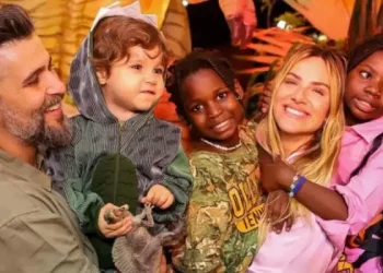 Filhos de Giovanna Ewbank e Bruno Gagliasso são vítimas de racismo em restaurante; atriz reage