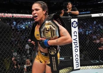 Baiana Amanda Nunes atropela Julianna e reconquista cinturão do UFC 