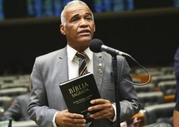 Isidório é o 7º pior deputado federal na busca pelos direitos das mulheres, diz estudo