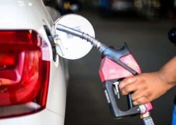 Bolsonaro edita decreto para obrigar postos a exibir preços antes de teto para ICMS