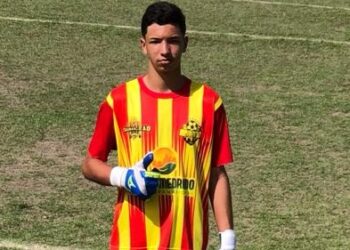 Goleiro de Elísio Medrado com 15 anos de idade vai disputar Copa 2 de julho pela equipe de SAJ