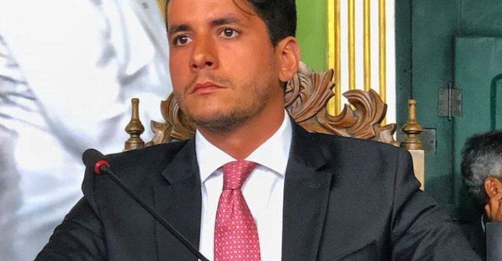 Ao citar avanço de Salvador no Ideb e acesso à pré-escola, Duda Sanches lembra que Geraldo Jr. apoia a pior educação do país