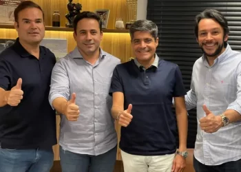 Mais três prefeitos declararam apoio a ACM Neto nesta terça-feira (19)