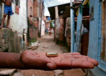 Sem controle, facções alimentam violência na Bahia