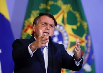 Bolsonaro critica governadores do Nordeste que não querem diminuir o ICMS dos combustíveis como determina a Lei