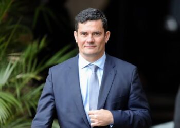 Moro desiste de disputar o governo e anuncia candidatura ao Senado