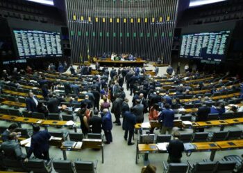 Confira quem foram os deputados baianos que votaram contra a PL que acaba com a ‘saidinha’ de presos