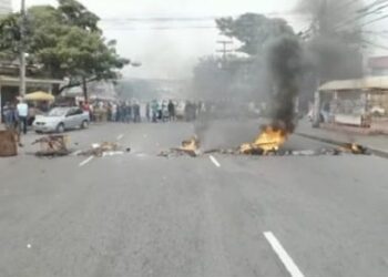 Protesto de ferroviários deixa trânsito lento na região da Cidade Baixa