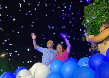 Dr. Alfredo Assis inaugura comitê e oficializa uma dobradinha com Soraia Cabral em Simões Filho