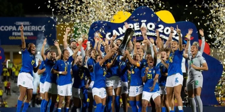 Bandeira brasileira foi barrada em comemoração da seleção feminina