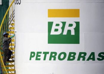 Petrobras anuncia mais uma redução no preço de combustível; valor começa a vigorar a partir de amanhã