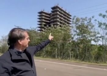 “Regra do PT é desviar recurso e não concluir obras”, dispara Bolsonaro
