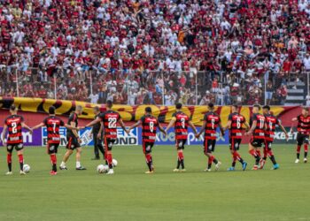 Vitória vence o Figueirense e só depende dele na última rodada da briga pelo acesso