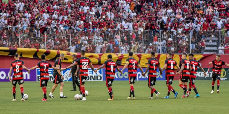 Vitória vence o Figueirense e só depende dele na última rodada da briga pelo acesso