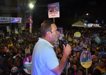 Em Camaçari, Cacá Leão destaca a importância econômica do Polo Industrial