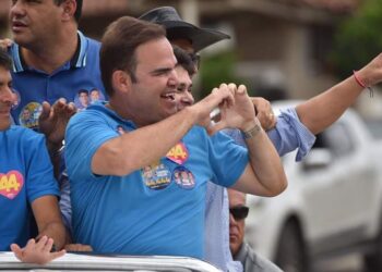 Real Time/Record: Cacá Leão se aproxima de Otto Alencar em nova pesquisa; confira números