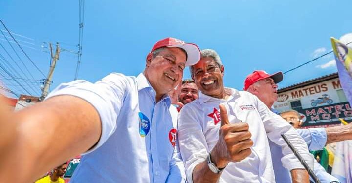 BOMBA: funcionários de várias prefeituras baianas são obrigados a vestir vermelho e irem para comícios da esquerda