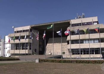 Oposição apresenta emenda para garantir pagamento integral dos precatórios aos professores