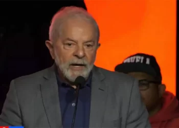 Lorota de Lula sobre não ir a debate é desmascarada pelo SBT