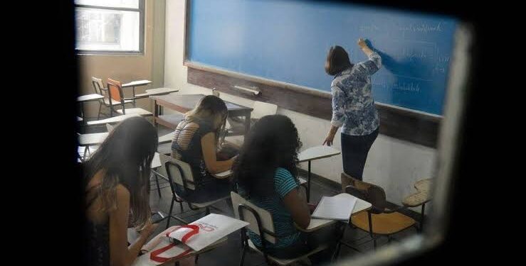 Ideb: Ensino Médio na rede estadual da Bahia permanece entre os piores do Brasil; nota do estado é a quarta menor