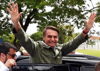 URGENTE: Pesquisa divulgada pela Veja mostra Bolsonaro à frente de Lula na corrida presidencial