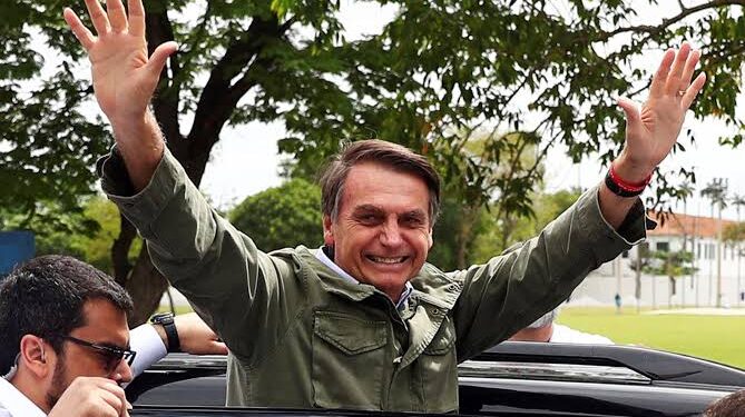 URGENTE: Pesquisa divulgada pela Veja mostra Bolsonaro à frente de Lula na corrida presidencial